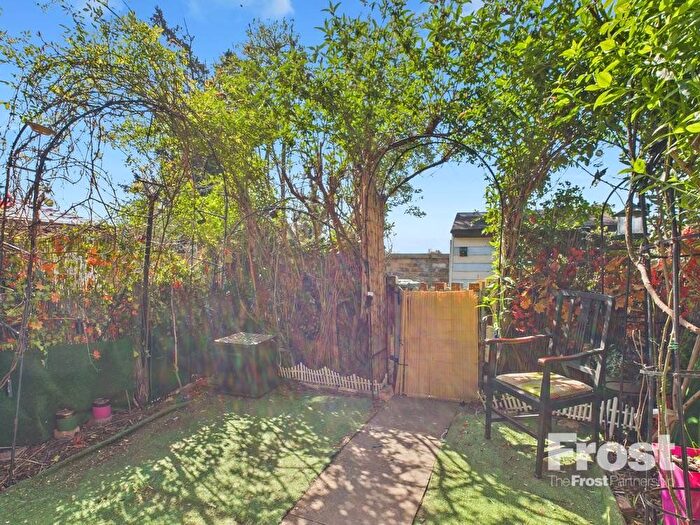 1 Bedroom Terraced House For Sale In Shellfield Close, Staines-Upon-Thames, Surrey, TW19