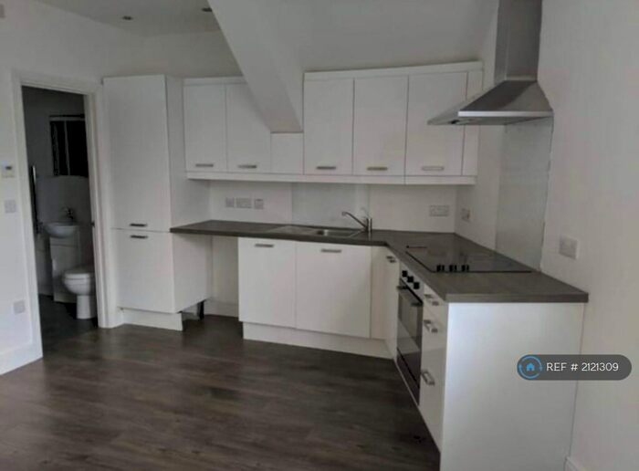1 Bedroom Flat To Rent In York Place, Newport, NP20