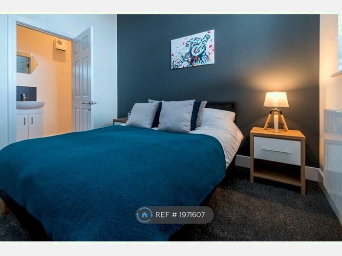 2 Bedroom Flat To Rent In Barony Court, Nantwich, CW5