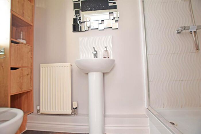 3 Bedroom Detached House For Sale In Windermere Road, Middleton, Manchester, M24