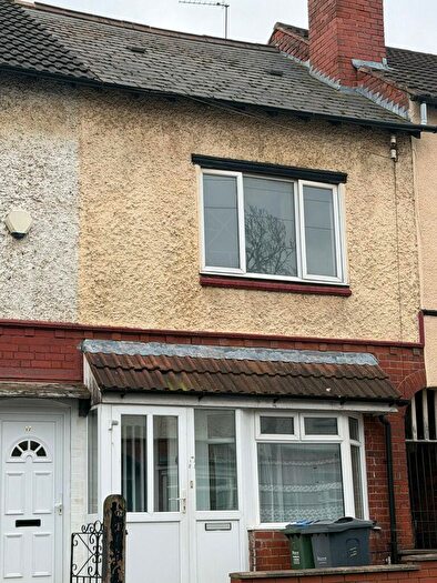 3 Bedroom Terraced House To Rent In Topsham Road, Smethwick, West Midlands, B67