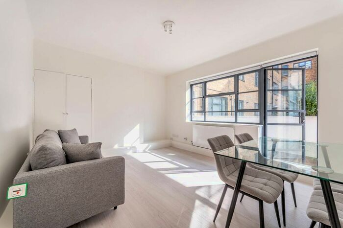 2 Bedroom Flat To Rent In Pepper Street, London Bridge, London, SE1