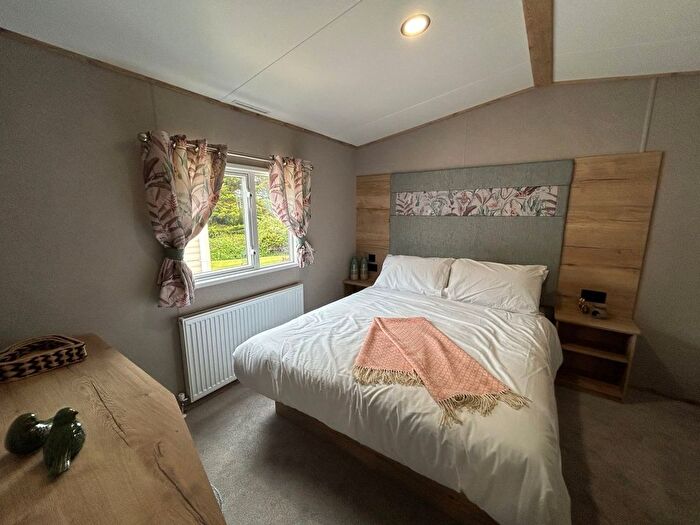 2 Bedroom Mobile/park Home For Sale In Halt Road, Goonhavern, Truro, TR4