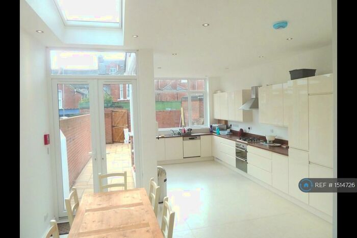 5 Bedroom Terraced House To Rent In Monks Rd, Exeter, EX4