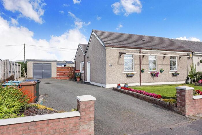 2 Bedroom Semi-Detached Bungalow For Sale In Main Street, Bogside, Wishaw, ML2