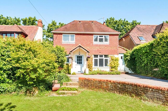 4 Bedroom Detached House For Sale In Weydon Lane, Farnham, Surrey, GU9