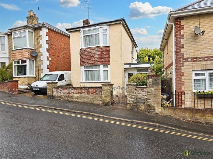 3 Bedroom Detached House For Sale In Park Road, Ryde, PO33