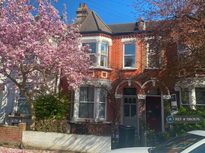 2 Bedroom Flat To Rent In Kitchener Road, London, N17