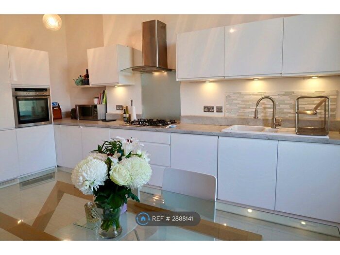 3 Bedroom Flat To Rent In Parkside Terrace, Edinburgh, EH16