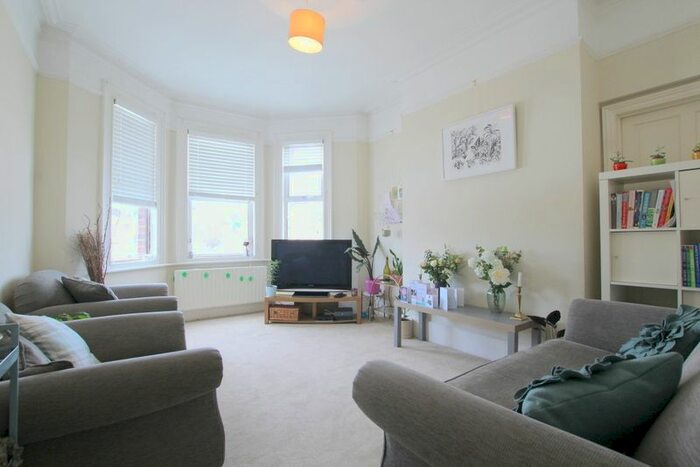 3 Bedroom Flat To Rent In Alwyne Road, Wimbledon, SW19