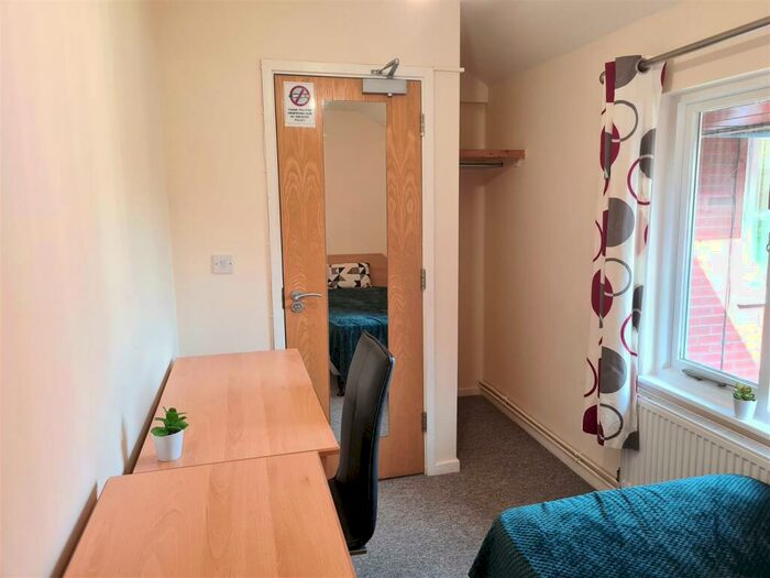 5 Bedroom Flat To Rent In Bed Student Flats, The Forum, Tiverton Way, CB1
