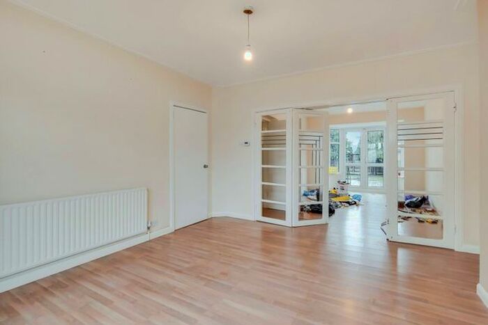 4 Bedroom Semi-Detached House To Rent In .Forterie Gardens, Goodmayes, Ilford, IG3