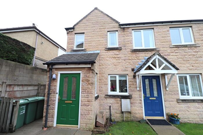 2 Bedroom Flat To Rent In Clifton Mews, Pudsey, West Yorkshire, Uk, LS28