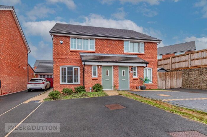 3 Bedroom Semi-Detached House For Sale In Moor Farm Close, Chadderton, Oldham, Greater Manchester, OL9