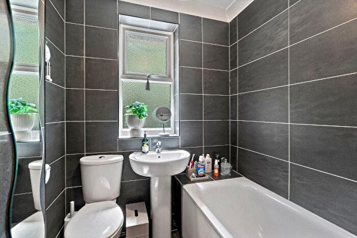 3 Bedroom Terraced House For Sale In Blundell Road, Edgware, HA8