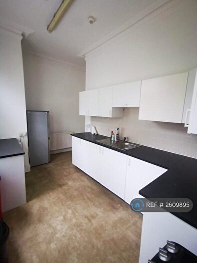 3 Bedroom Flat To Rent In Cawnpore Street, London, SE19