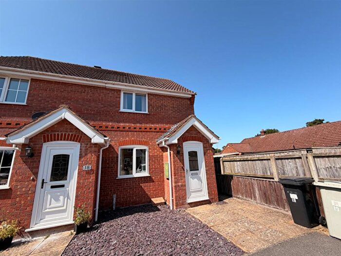 2 Bedroom End Of Terrace House To Rent In Bradley Close, Louth, LN11