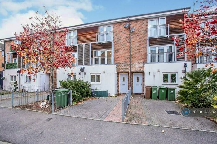 3 Bedroom Terraced House To Rent In Hengist Way, Wallington, SM6
