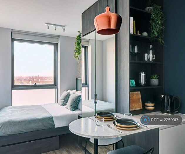 Studio To Rent In Crossharbour Plaza, London, E14