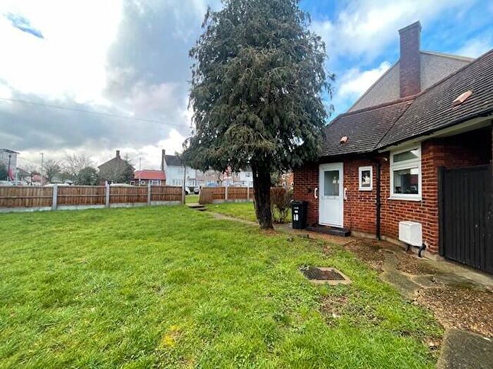 1 Bedroom Bungalow To Rent In Pollard Close, Chigwell, Essex, IG7
