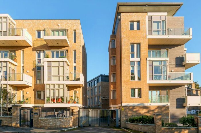 2 Bedroom Flat For Sale In Middleton Way, London, SE13