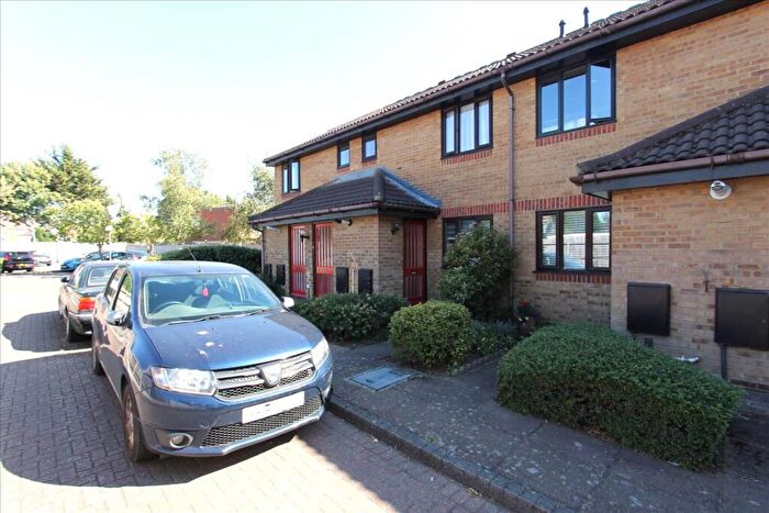 1 Bedroom Flat To Rent In Cantrell Lodge, Enfield, EN3