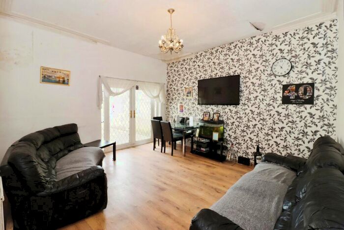 3 Bedroom Terraced House For Sale In Stapleton Road, Bristol, BS5