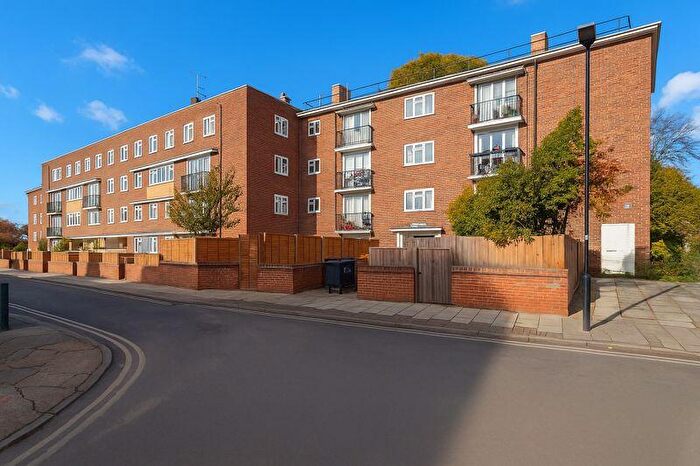 2 Bedroom Maisonette For Sale In Turner Avenue, Tottenham, N15