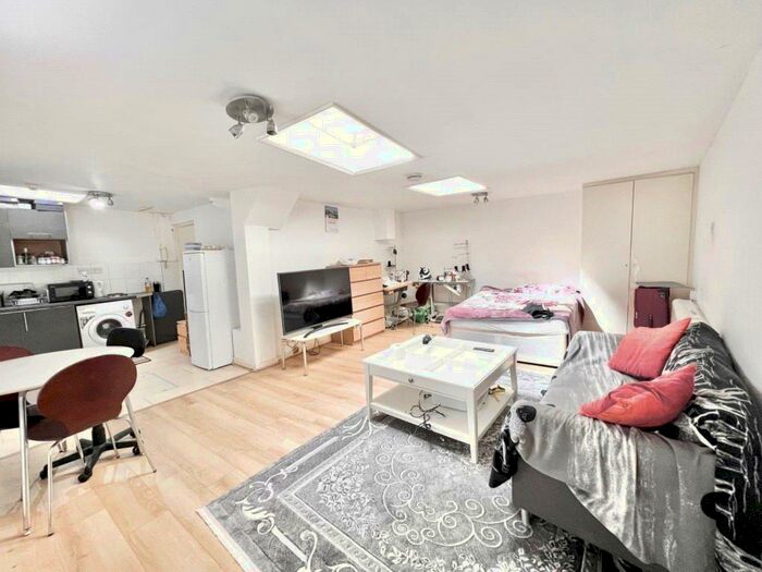 Apartment To Rent In Kilburn High Road, Kilburn, London, NW6