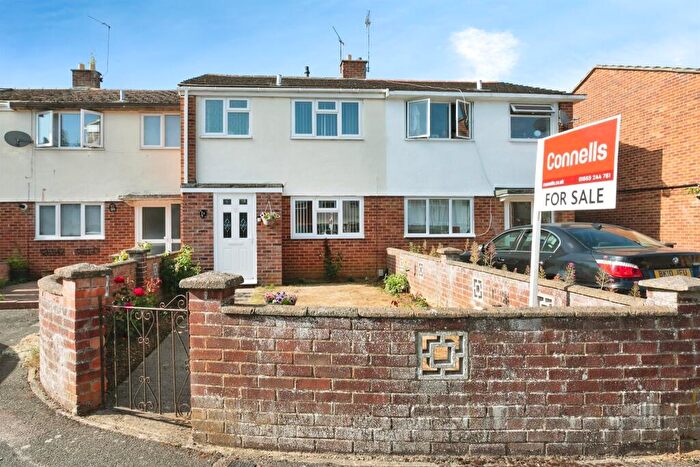 3 Bedroom Terraced House For Sale In Chichester Close, Bicester, OX26