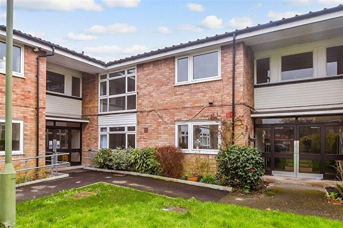 2 Bedroom Flat For Sale In New Street, Horsham, West Sussex, RH13