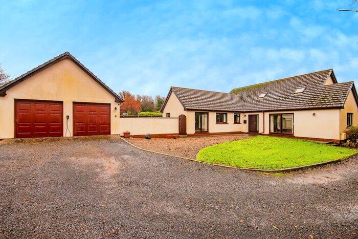 4 Bedroom Bungalow For Sale In Manorbier, Tenby, SA70
