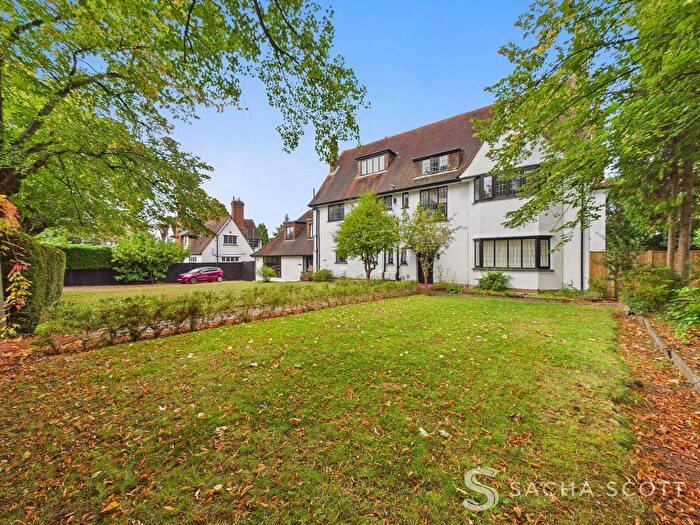 2 Bedroom Flat For Sale In Lynwood Road, Epsom, KT17