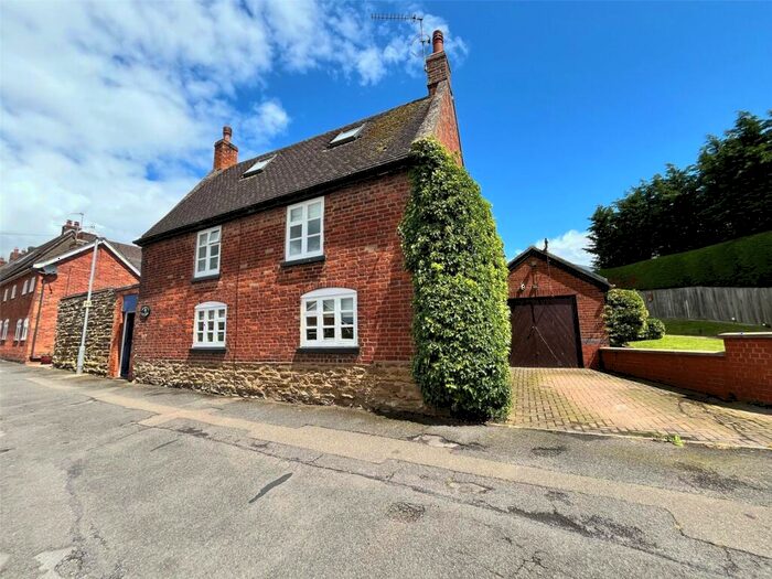 3 Bedroom Detached House For Sale In Church Street, Crick, Northamptonshire, NN6