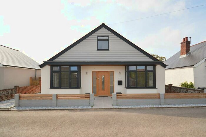 3 Bedroom Detached Bungalow To Rent In Queens Gardens, Chichester, PO19