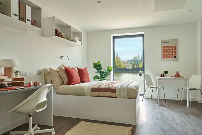 Studio To Rent In The Reservoir, North Hill, PL4