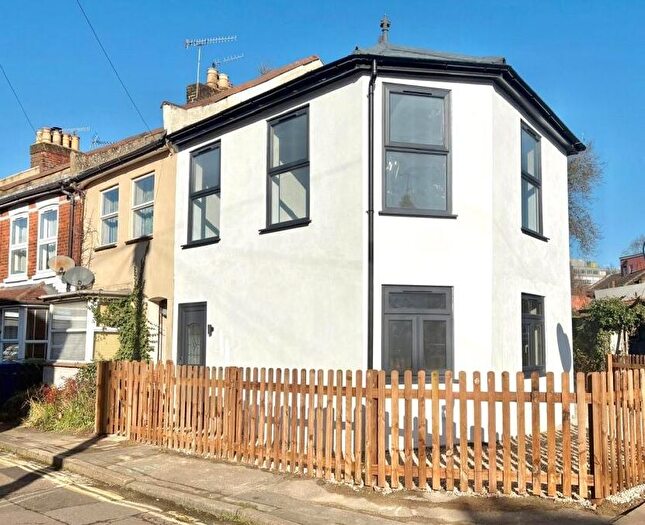 3 Bedroom End Of Terrace House To Rent In St. Michaels Road, Aldershot, GU12