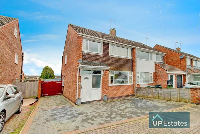 3 Bedroom Semi-Detached House For Sale In Pleydell Close, Coventry, CV3