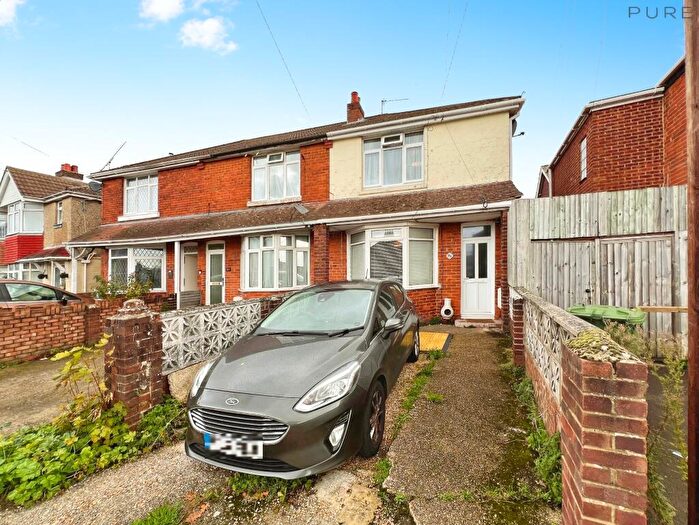 3 Bedroom End Of Terrace House To Rent In Warren Avenue, Southampton, SO16