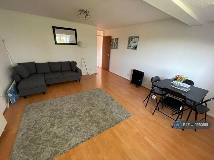 2 Bedroom Flat To Rent In Forest View, Cardiff, CF5