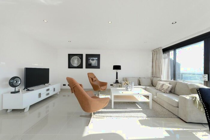 2 Bedroom Maisonette To Rent In Finchley Road, London, NW3