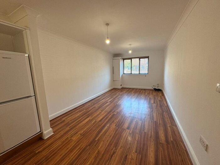 1 Bedroom Flat To Rent In Leamington Court, E17