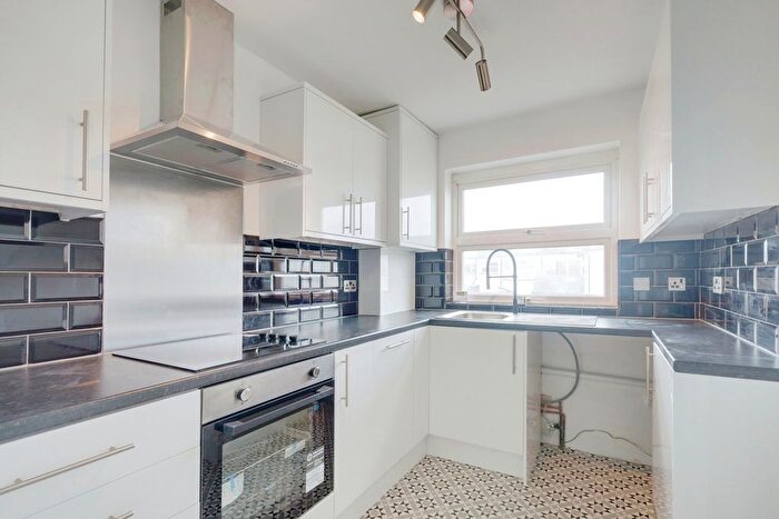 2 Bedroom Flat To Rent In Canvey Road, Leigh-On-Sea, SS9