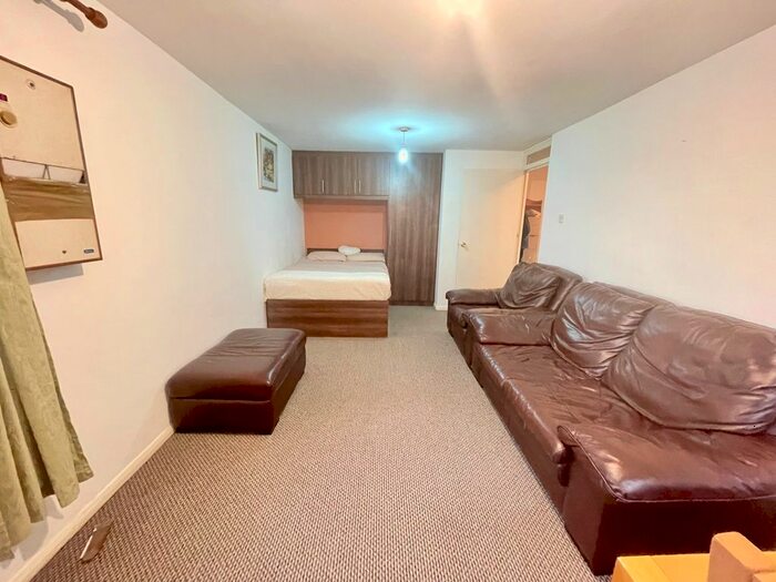 1 Bedroom Flat To Rent In Cameron Lodge, 81 Stanley Road, Hounslow TW3