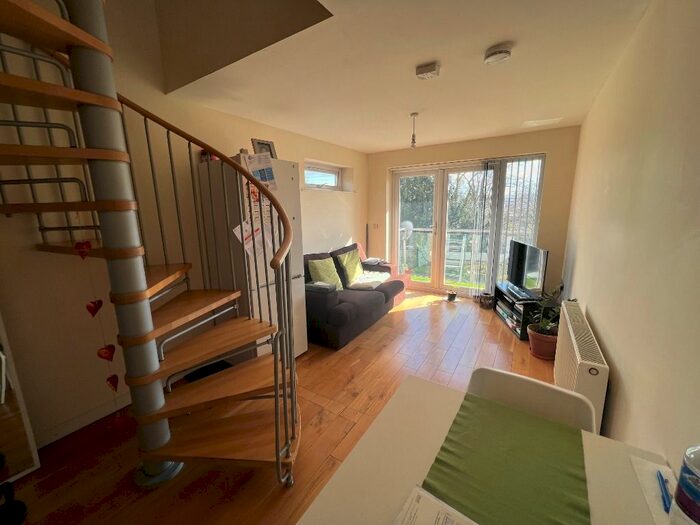 2 Bedroom Flat To Rent In Millbrook Road East, Freemantle, Southampton, SO15