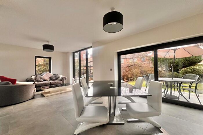 6 Bedroom Detached House To Rent In Austin Drive, Manchester, M20
