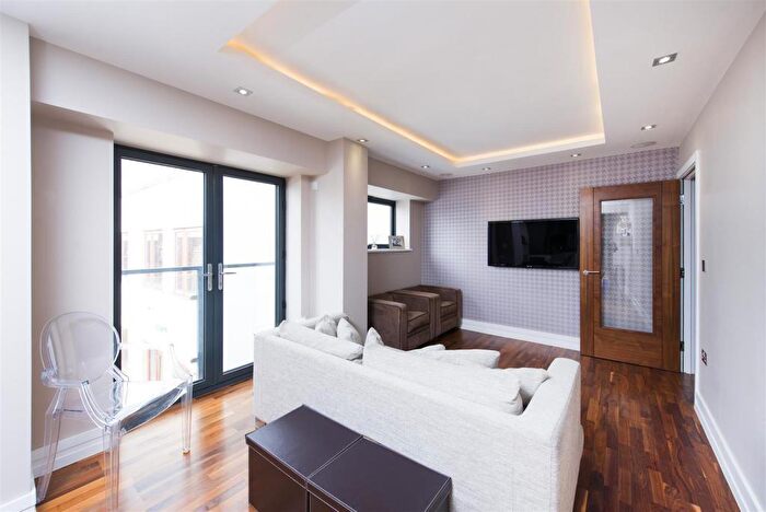 1 Bedroom Apartment For Sale In Madoc Close, Childs Hill, London, NW2