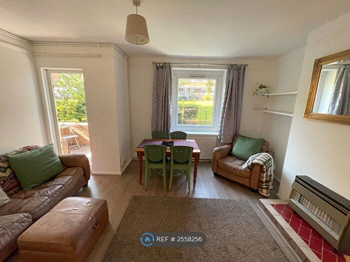 2 Bedroom Flat To Rent In Saunders House, London, SW2