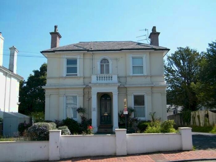 2 Bedroom Flat To Rent In Kings Court, St James Road, Tunbridge Wells, TN1