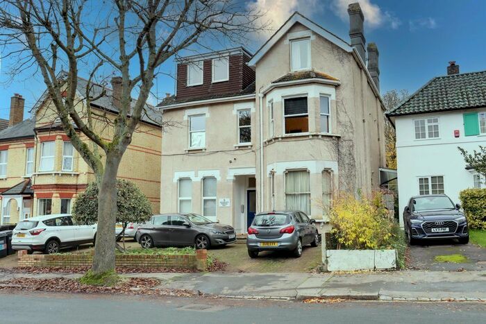 1 Bedroom Flat To Rent In Birdhurst Rise, South Croydon, CR2